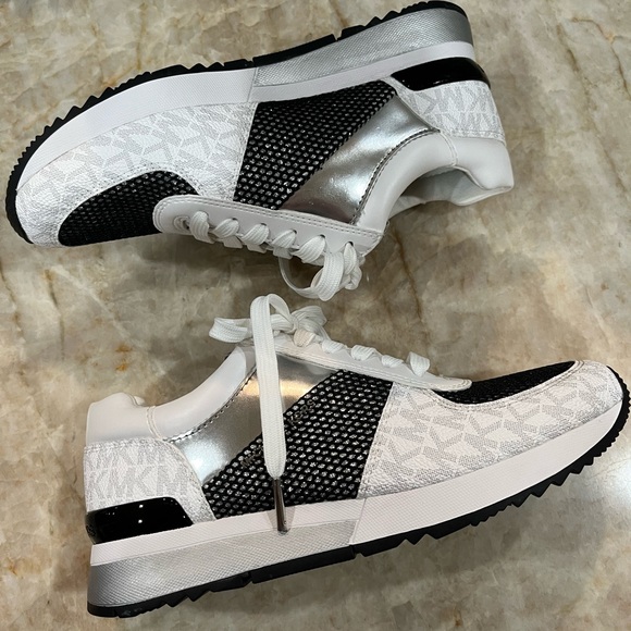 Michael Kors Allíe Women’s Low Top Sneakers White/Black. NEW - Picture 4 of 7